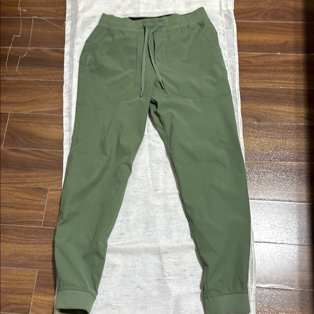 Men's lululemon  Green Jogger Pants